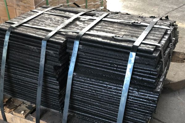 帶式輸送機(jī)堆焊耐磨襯板